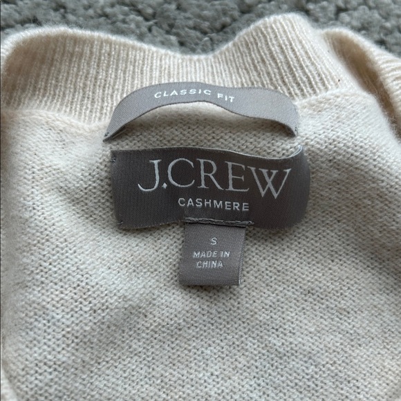 J-Crew Women’s 100% Cashmere classic-fit crewneck sweater Long sleeve Size Small - Picture 2 of 10